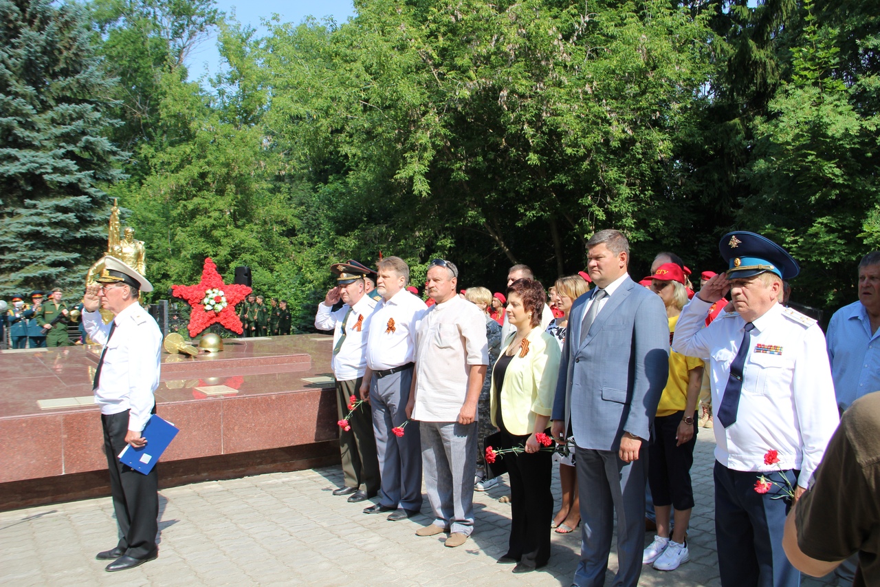 Сотрудники ОАО "Коломенский завод" приняли участие в патриотической акции "Горсть памяти"